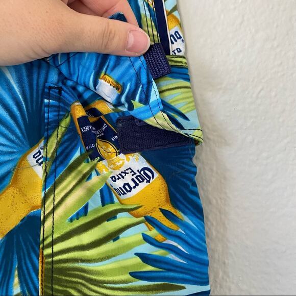 Corona Swim Trunks Size 30 - Picture 3 of 6